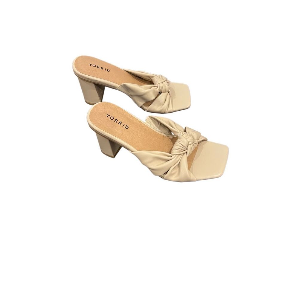 NWT SZ 7.5W Torrid Soft Knot Square Block Heel Open Toe Mules Sandals in Beige L